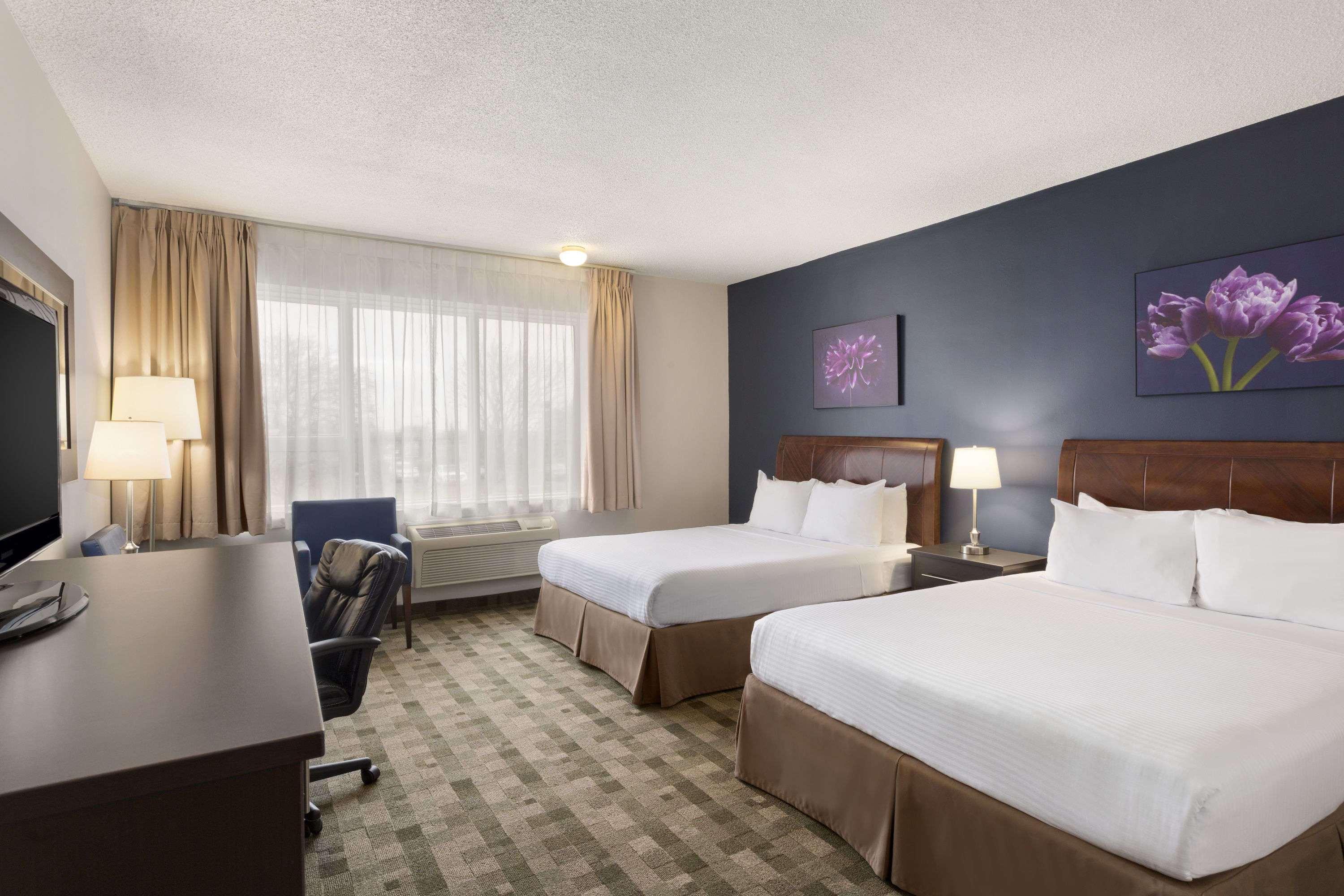 Days Inn By Wyndham Montreal Airport Conference Centre Дорваль Экстерьер фото