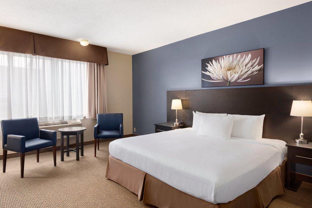 Days Inn By Wyndham Montreal Airport Conference Centre Дорваль Экстерьер фото